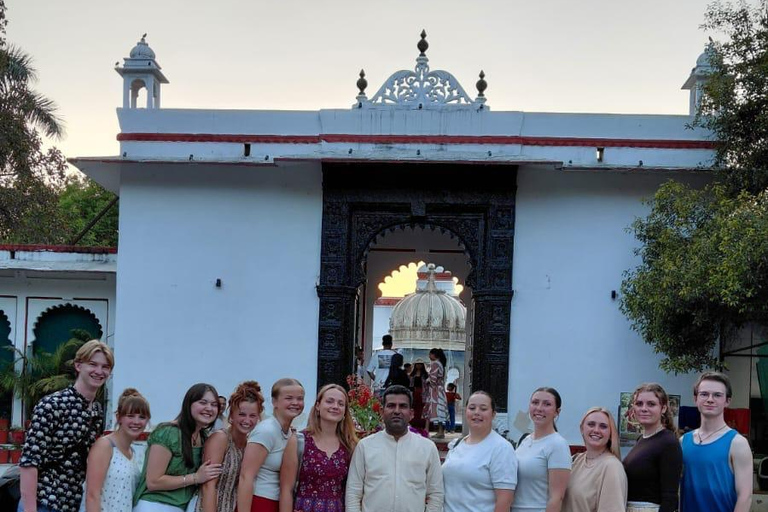 Udaipur: Old City Walking Tour with Local Guide