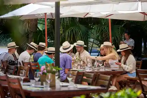 Tigre: sailing and hiking around El Descanso Island