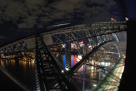 Sydney - klättring BridgeClimb Sydney Harbour Summit NightSydney Harbour BridgeKlättring: Toppmöte natt 17:15