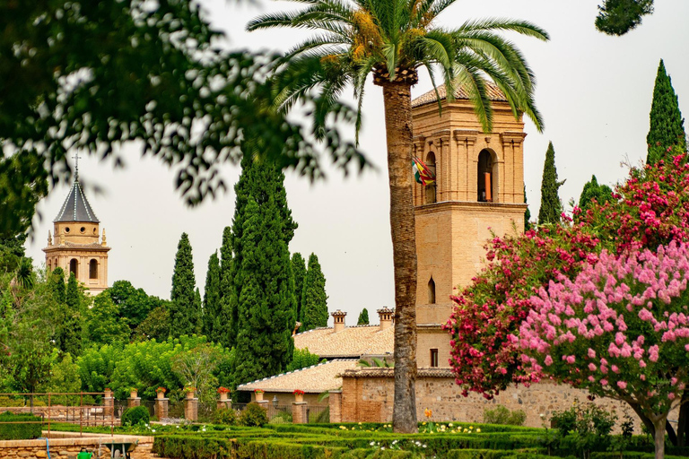 Alhambra von Sevilla aus: Alcazaba, Karl V. und Generalife