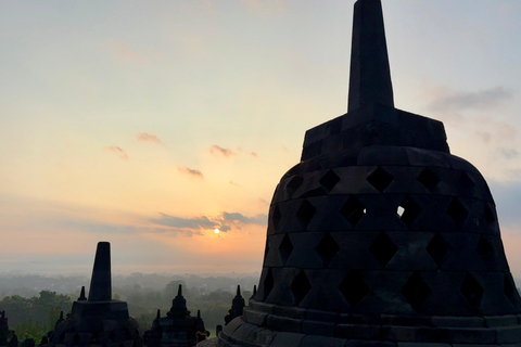 Yogyakarta: Borobudur Sunrise Tour with Breakfast Shared tour VIP Sunrise Borobudur