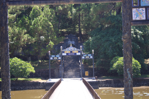 Hue : Croisière sur la rivière des Parfums avec la pagode et les tombeaux de Thien Mu