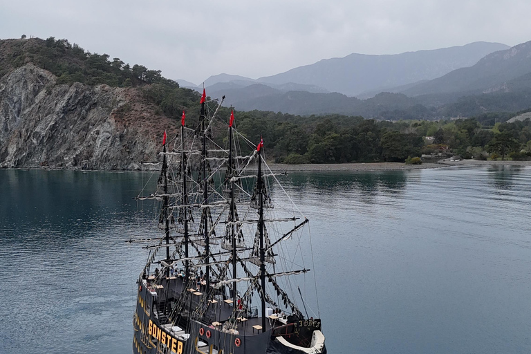 Gonster: gita in barca dei pirati all-inclusive con trasferimentoTour in barca dei pirati tutto compreso con incontro al porto di Kemer