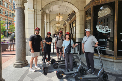 Toronto: E-Scooter City Highlights Tour | 3 horasPasseio de scooter pela cidade de Toronto