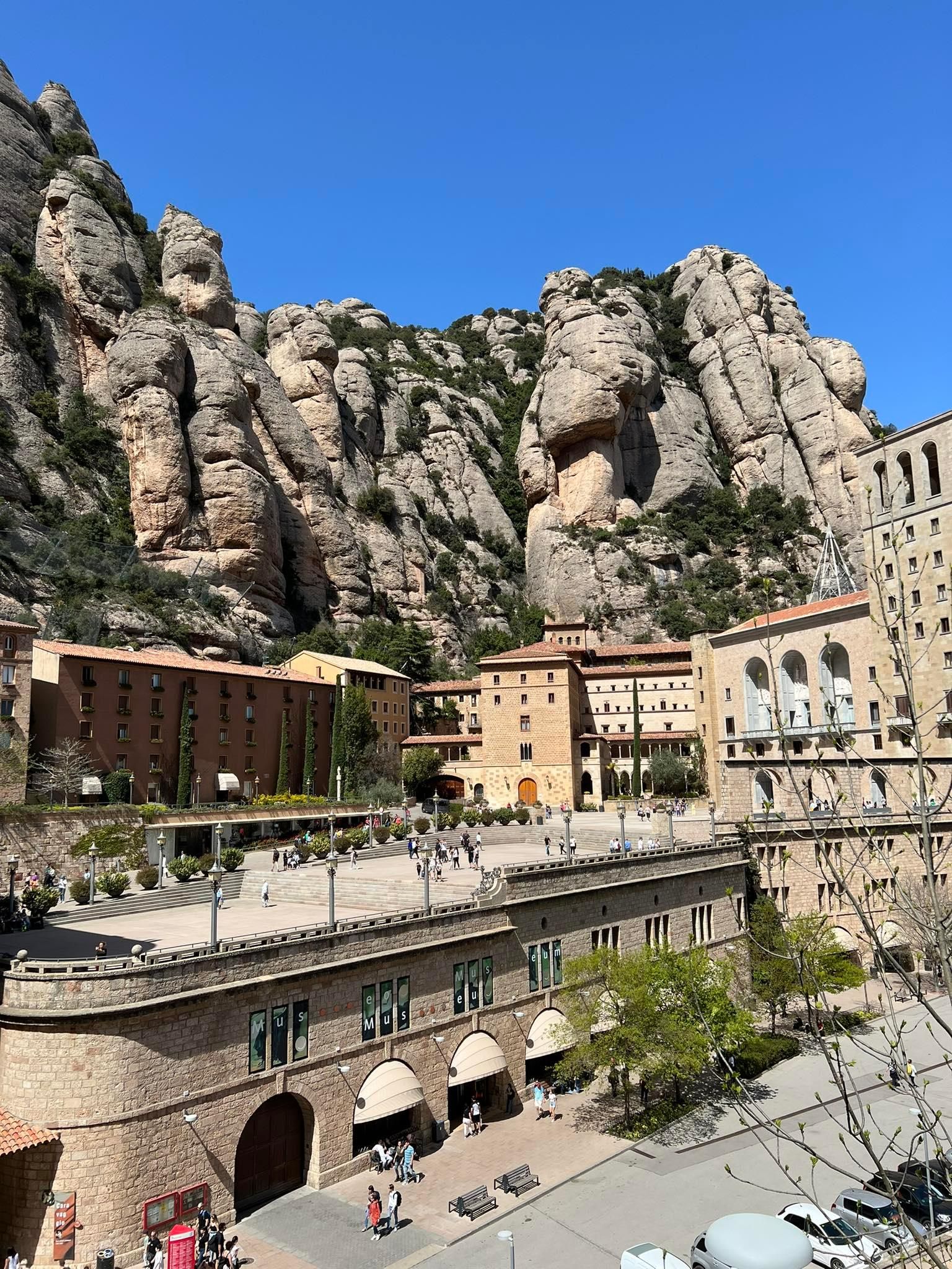 Montserrat: tour guiado en polaco desde Barcelona