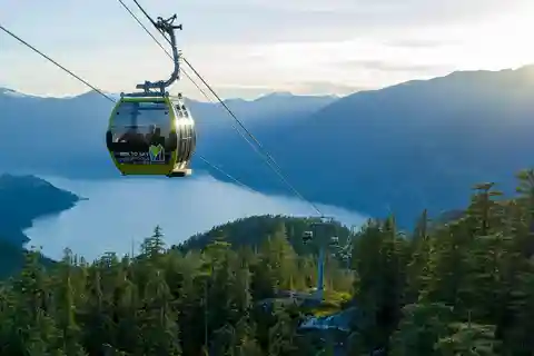 Z Vancouver: Wycieczka gondolą Sea to Sky Gondola i zwiedzanie miejscowości Whistler Village
