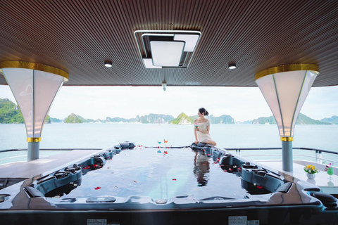 De Hanoi à la baie d&#039;Halong : Nouvelle croisière 5 étoiles avec buffet et jacuzziPrise en charge dans le vieux quartier de HaNoi