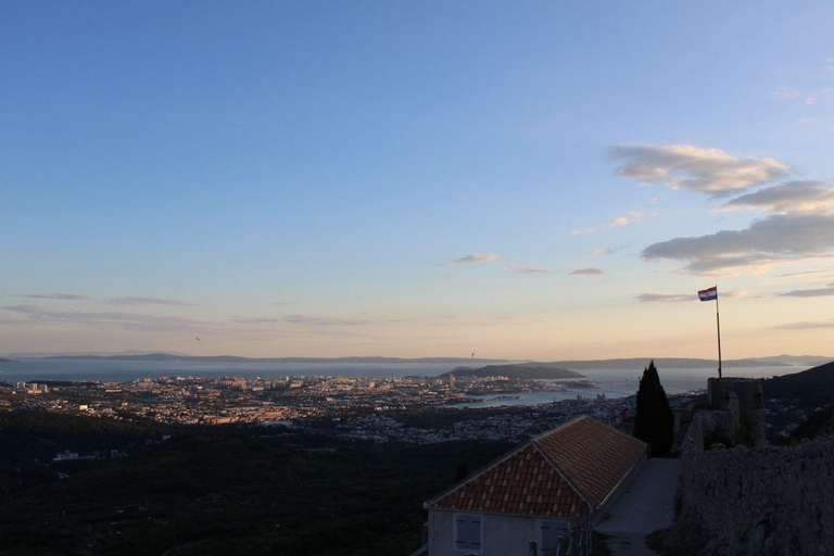 Split: Visita panorámica de la ciudad al atardecer en KlisExcursión nocturna al atardecer en Klis