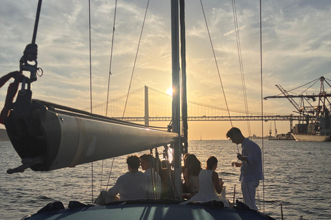 Sunset aboard a sailboat in Lisbon! Sunset aboard a sailing boat in Lisbon!