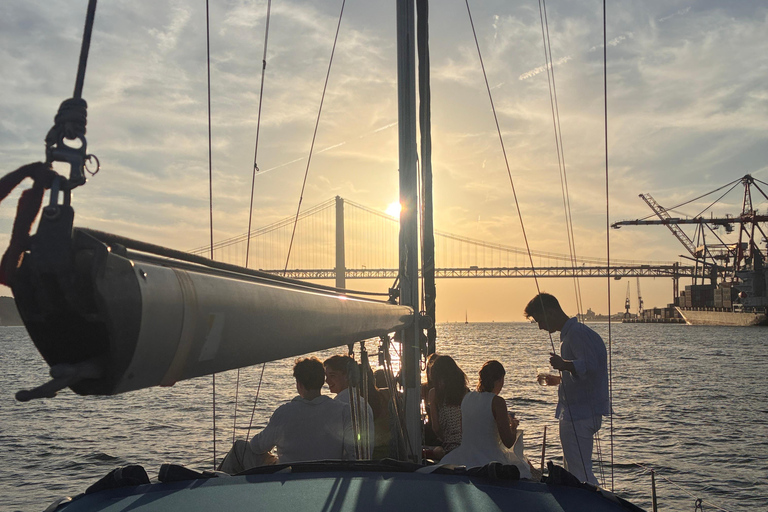 Sunset aboard a sailboat in Lisbon! Sunset aboard a sailing boat in Lisbon!