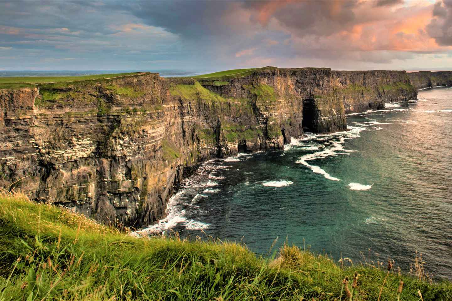 Îles d'Aran, Falaises de Moher & Croisière le long des Falaises au départ de Galway