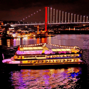 Istanbul: Bosporus-Dinnerfahrt & Show mit privatem Tisch