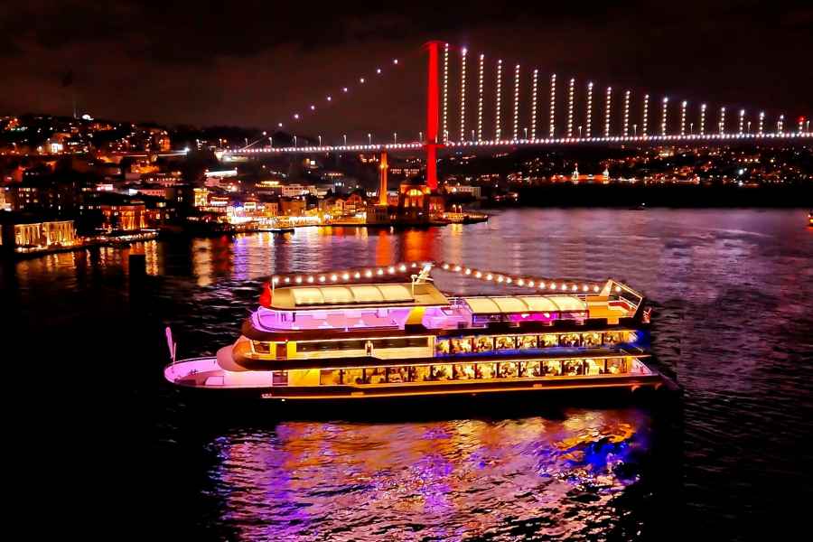 Istanbul: Bosporus Dinner Cruise & Show mit privatem Tisch. Foto: GetYourGuide