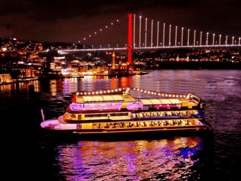 Istanbul: Bosphorus Dinner Cruise & Show with Private Table