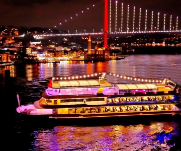 Istanbul: Bosporus Dinner Cruise & Show met privétafel