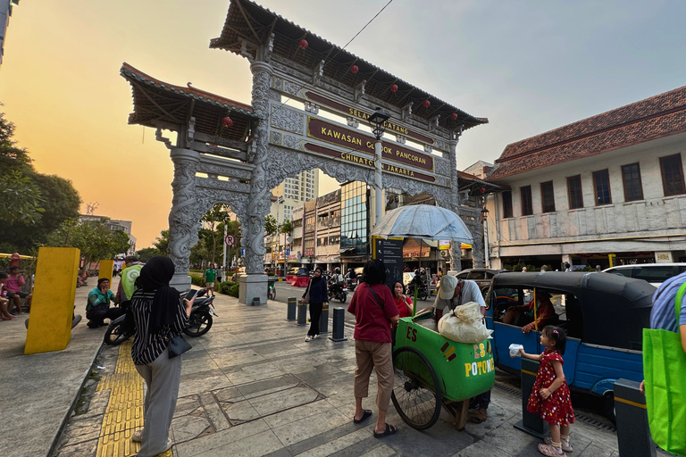 Jakarta Nights Food Tour with 15+ Tastings