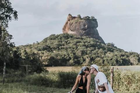 Sigiriya: Guided Village Bike Tour with Sigiriya Rock Views