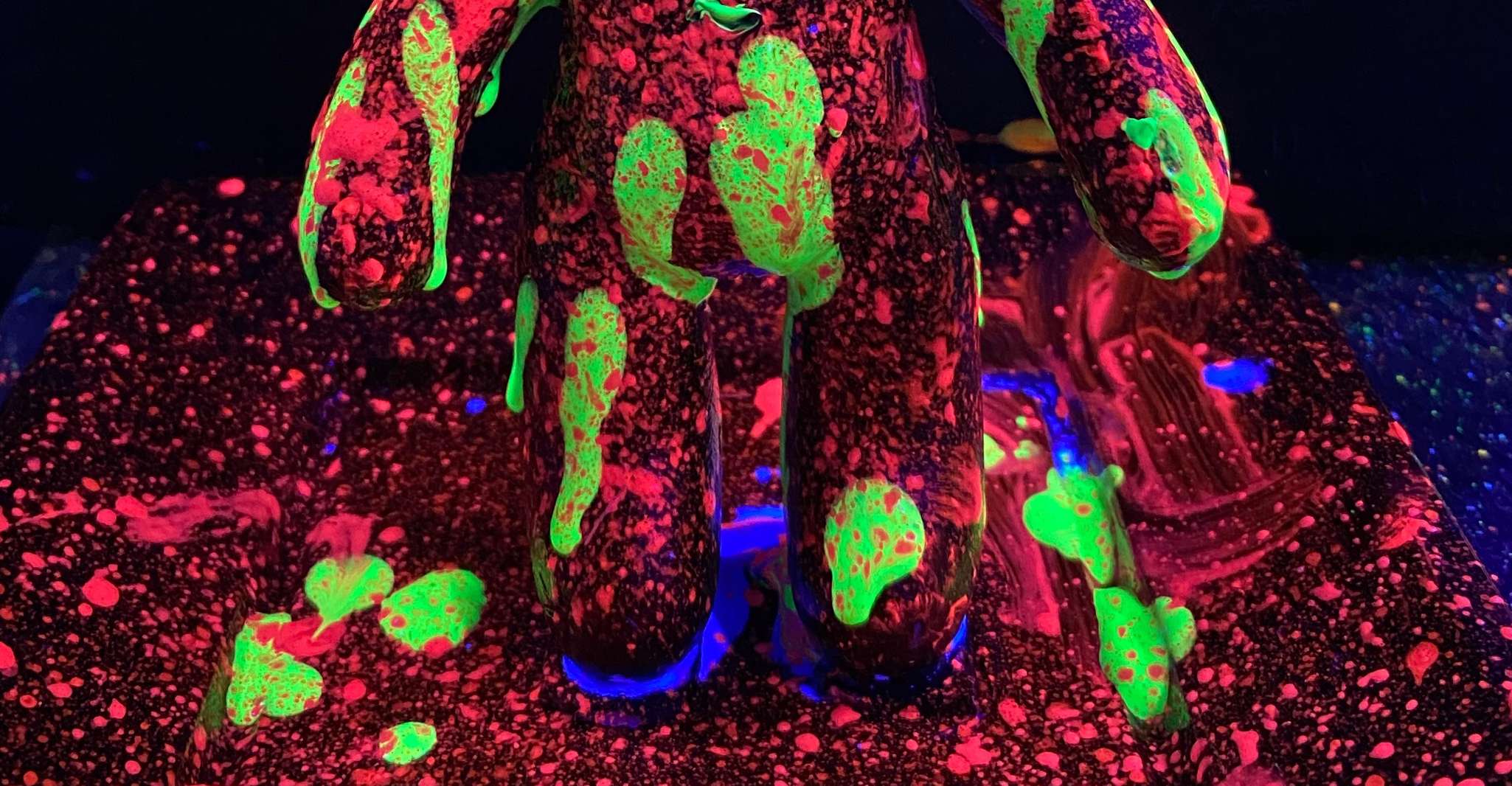 Barcelona: Bear-brick Fluorescent Painting | Wine and Art photo 5