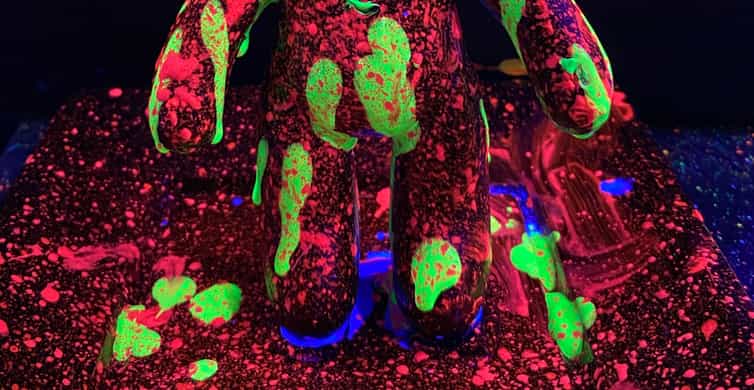 Barcelona: Bear-brick Fluorescent Painting | Wine and Art photo 5