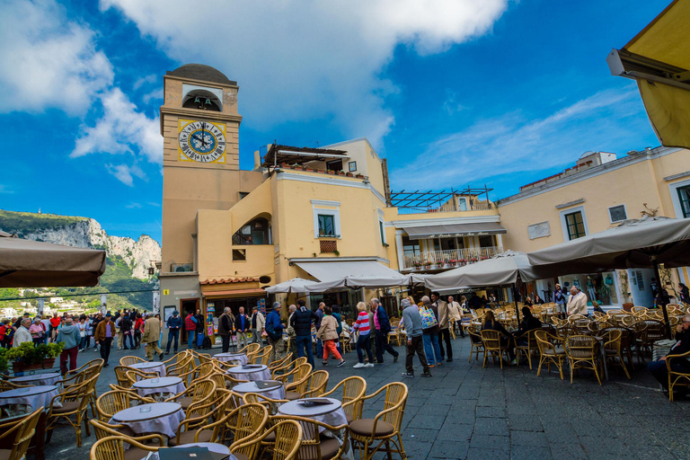 Da Napoli: Tour completo di Capri in barca e autobus