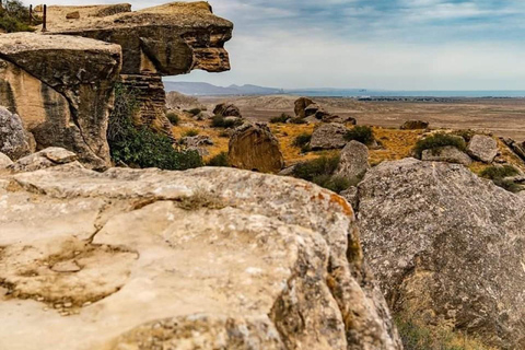 Excursão de meio dia aos vulcões de Gobustan e de lama