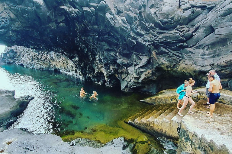 Madeira: Jeep 4x4 Safari Tour with Porto Moniz Natural PoolsFunchal: Mountains, Waterfalls, and Natural Pools Jeep Tour