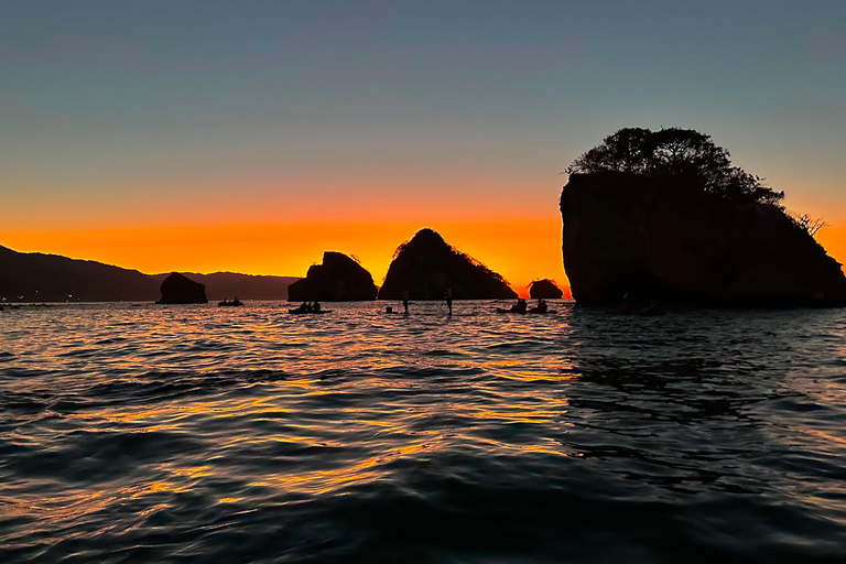 Excursion en bateau au coucher du soleil et à la découverte des bioluminescences aux îles Los Arcos