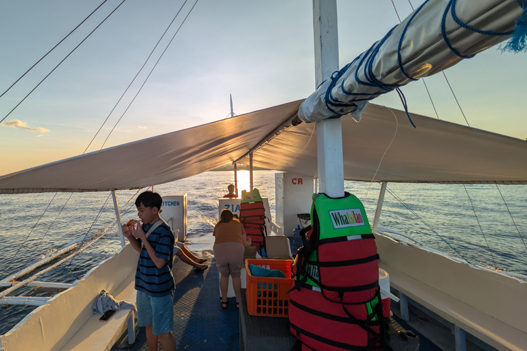 Cebu: Mactan Sunset Panga Boat Cruise with Drinks Cebu: Mactan Golden Hour Panga Cruise with Drinks