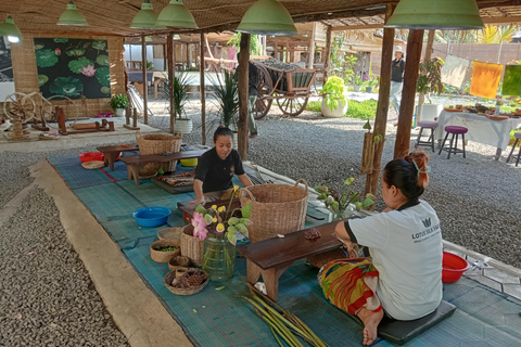 Siem Reap: Tonle Sap Lake & Floating Village Tour Tour in a Tuk Tuk