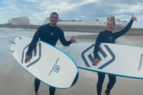 Porto: Surfing w małej grupie z transportemDoświadczenie surfingowe w małej grupie z transportem w Porto