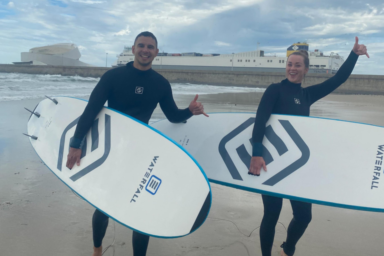 Porto: Surfing w małej grupie z transportemDoświadczenie surfingowe w małej grupie z transportem w Porto