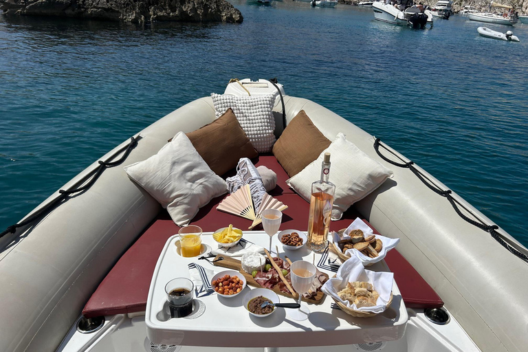 Marseille: All-Inclusive Mini Boat Tour around the Frioul Archipelago Marseille: All-inclusive mini boat cruise around the Frioul Islands
