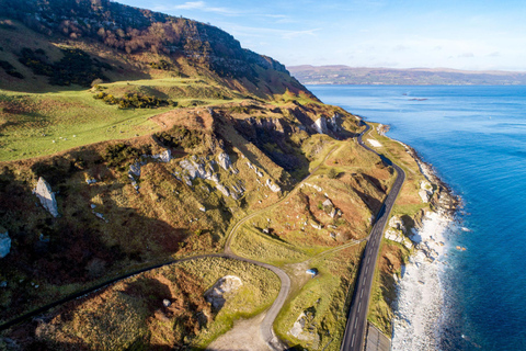 Belfast: Private Derry Transfer Tour via Giant's Causeway