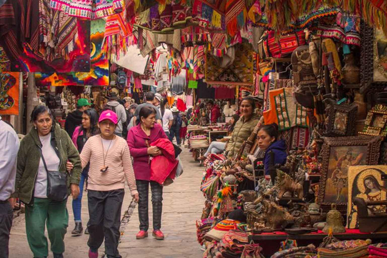 Cusco : Transfer to the market of Pisac