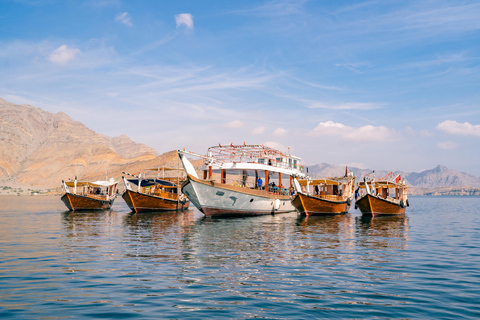 Trasferimento da Dubai a Khasab con crociera di un&#039;intera giornata in dhow e pranzoTrasferimento da Dubai a Khasab con crociera di un giorno intero in dhow e pranzo