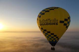 Sevilla: Heißluftballonfahrt mit kostenlosem Brunch-Buffet und Cava