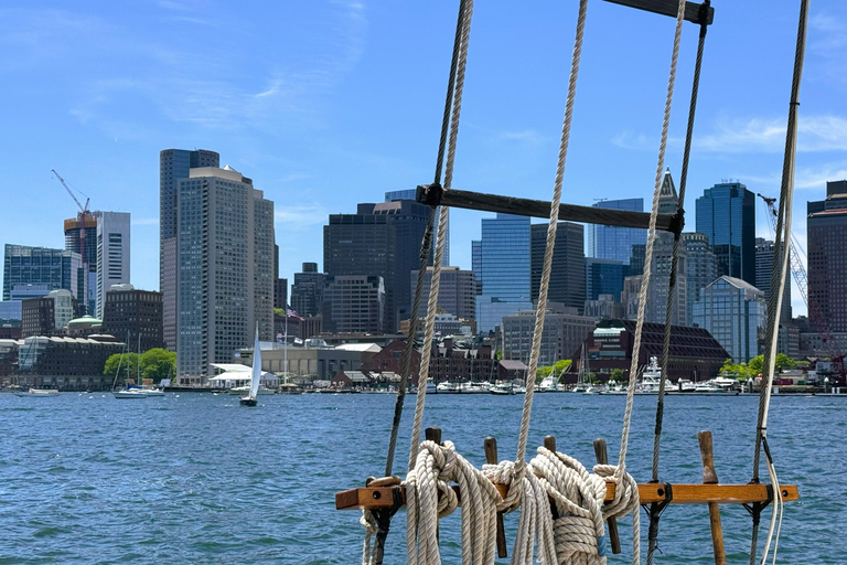 Boston: Tall Ship Harbor Sail mit Brunch-Option am WochenendeWochenend-Brunch auf dem Großsegler Liberty Star