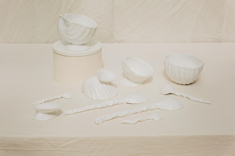 Paris: Seashells Pottery Workshop in a lovely Atelier GRAND SOLEIL: Pottery Workshop / Wheel-Throwing