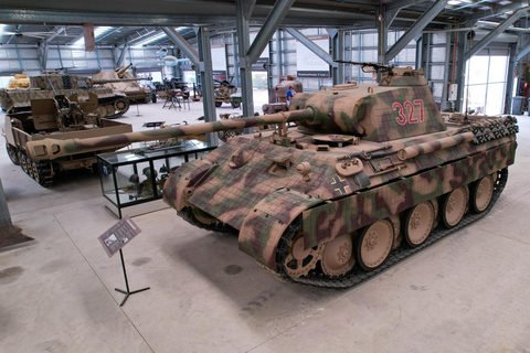 Cairns: Australian Armour & Artillery Museum with Transfers