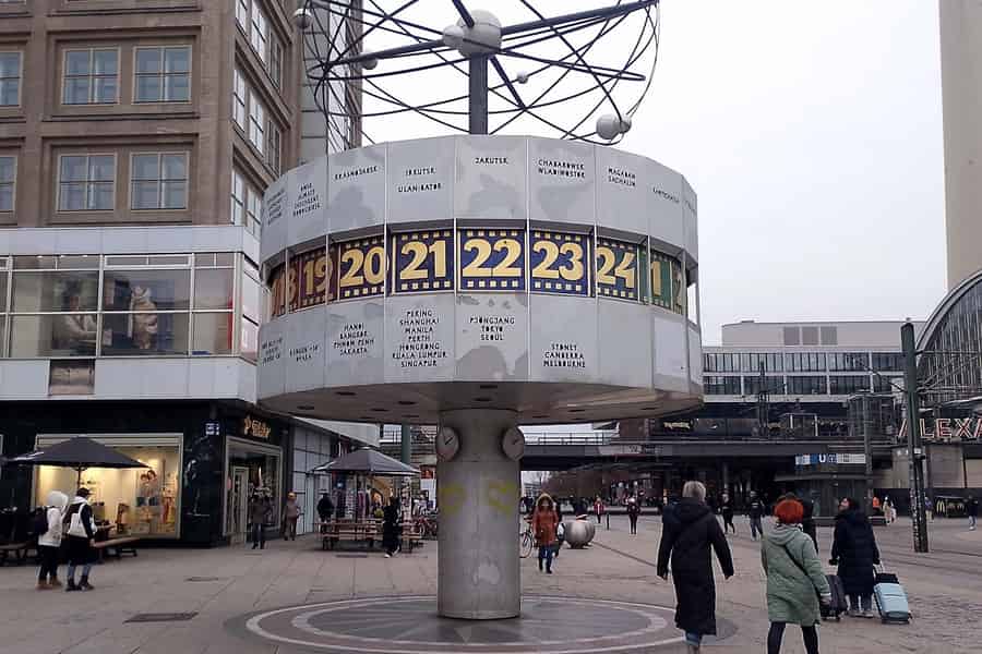 Berlin: Weltuhr zum Welterbe & 2. Weltkrieg Spaziergang. Foto: GetYourGuide