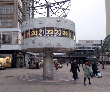 Berlín: Del Reloj Mundial al Patrimonio de la Humanidad y Paseo de la 2ª Guerra Mundial