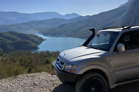 Von Durres aus: Tour am Bovilla See mit 4x4 Geländewagen und Wandern