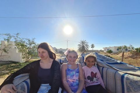 Djerba: Sunset Carriage Ride to Flamingo Island Djerba: Sunset Carriage Ride to Pink Flamingo Island