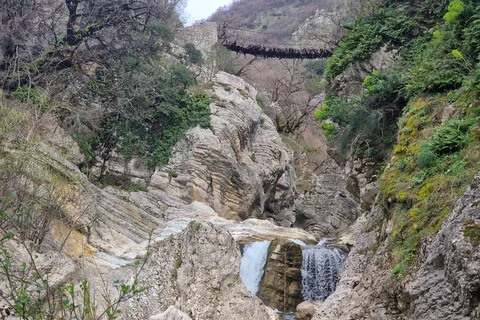 Vanuit Gjirokastër: Selcka waterval zwemmen en 1400 "yo" kerk