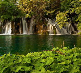 Plitvice Lakes National Park image