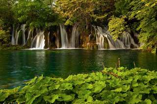 Plitvice Lakes National Park image