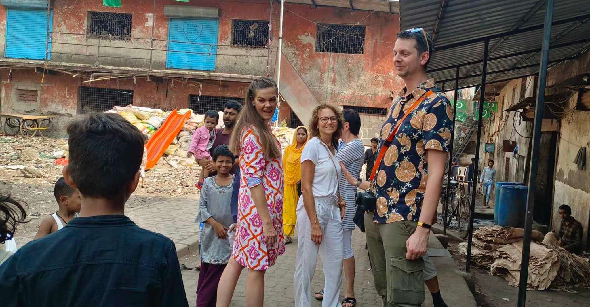 Private Best Dharavi Slumdog Tour by a Local with Pick&drop - Housity