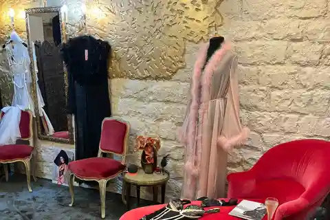 パリ：プライベートランジェリーフィッティングアクティビティ