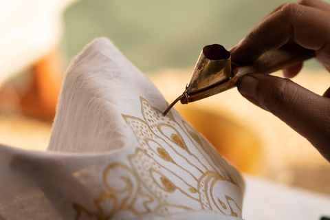 Tour dei templi di Borobudur e Prambanan con laboratorio di batikBorobudur e Prambanan con laboratorio di batik e biglietto per il tempio