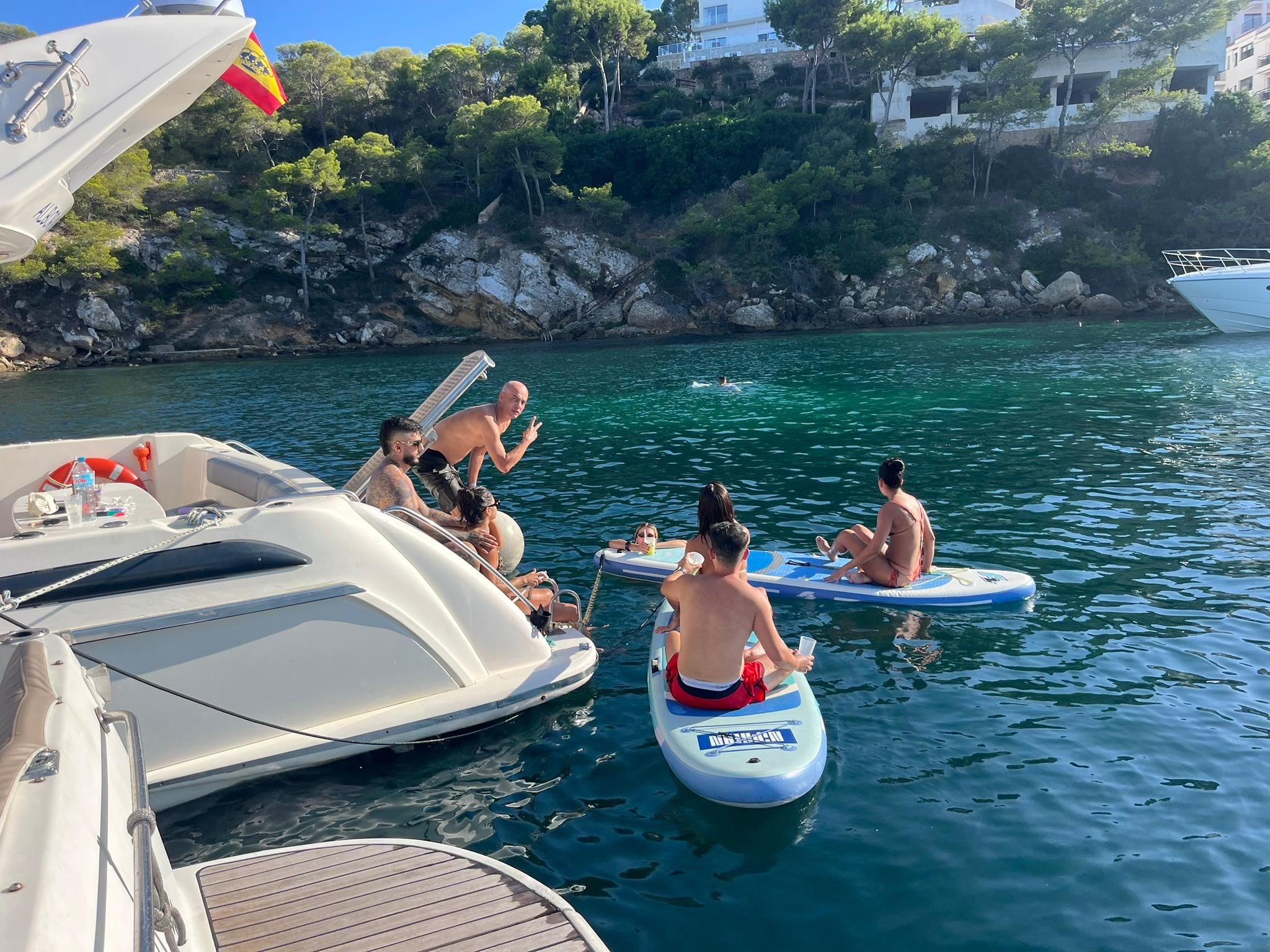 Mallorca: Halbtägige Katamaran-Charter oder bei Sonnenuntergang mit Snacks